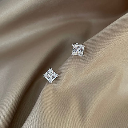 [Elitejewels]Delicate Square Shape Earrings