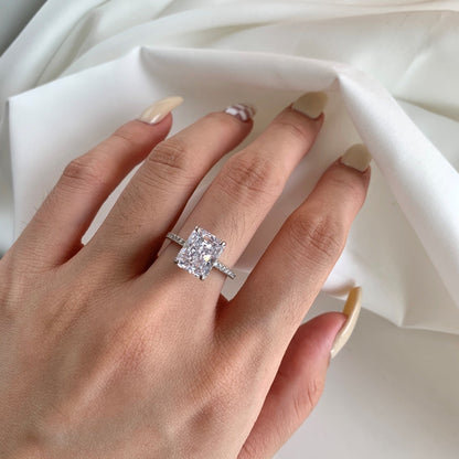 [Elitejewels]4.0 Carat Luxurious Engagement Ring