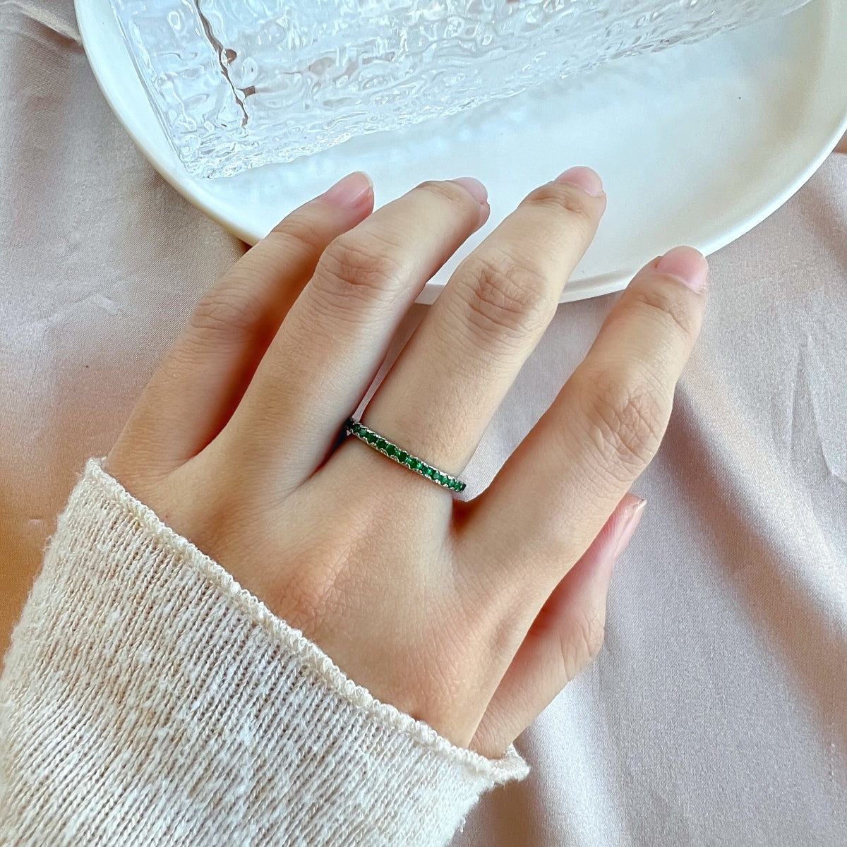 [Elitejewels]Delicate Sparkling Round Cut Daily Ring