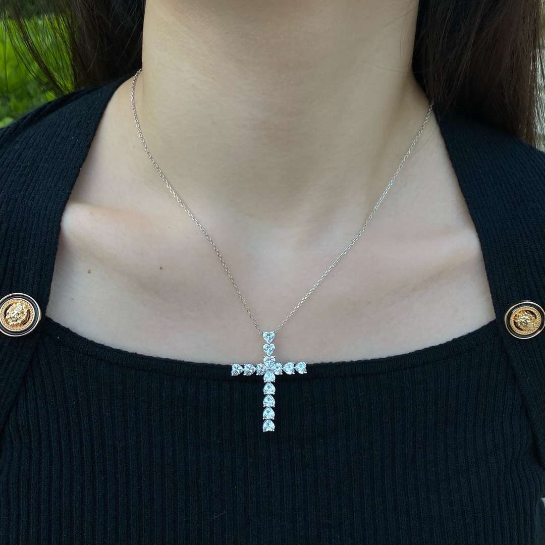 [Elitejewels]Radiant Cross Shape Necklace