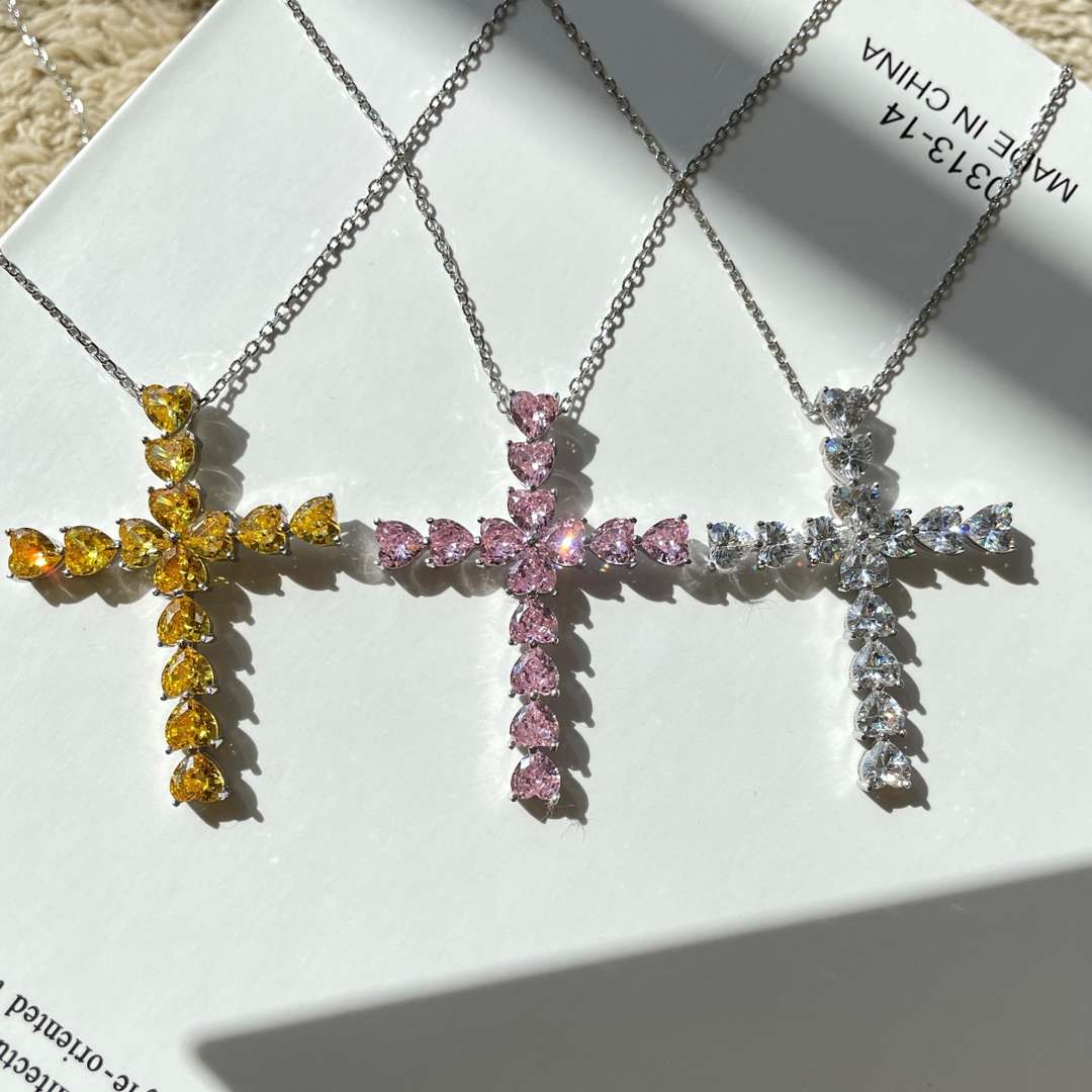 [Elitejewels]Radiant Cross Shape Necklace