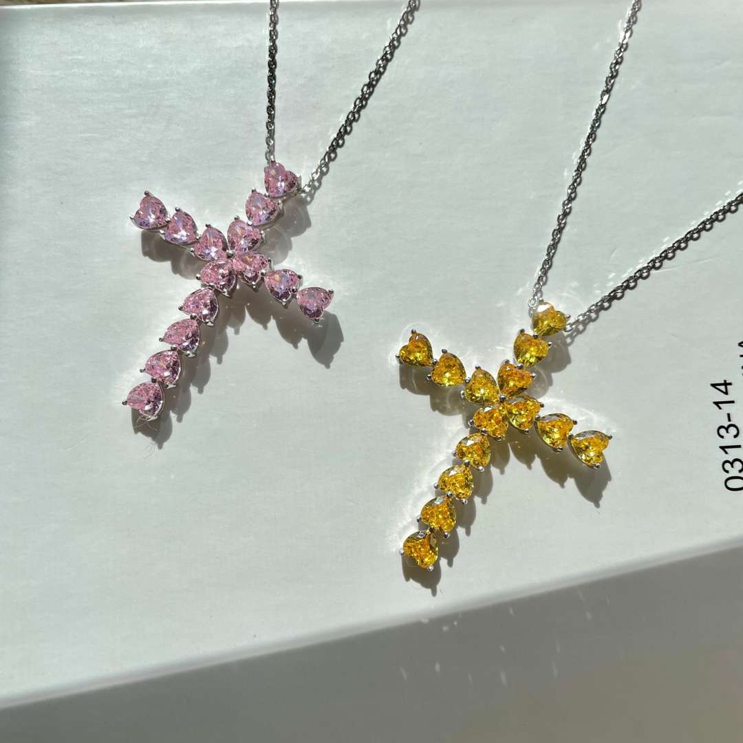 [Elitejewels]Radiant Cross Shape Necklace