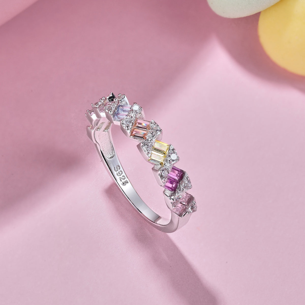 [Elitejewels]Delicate Vibrant Emerald Cut Daily Ring