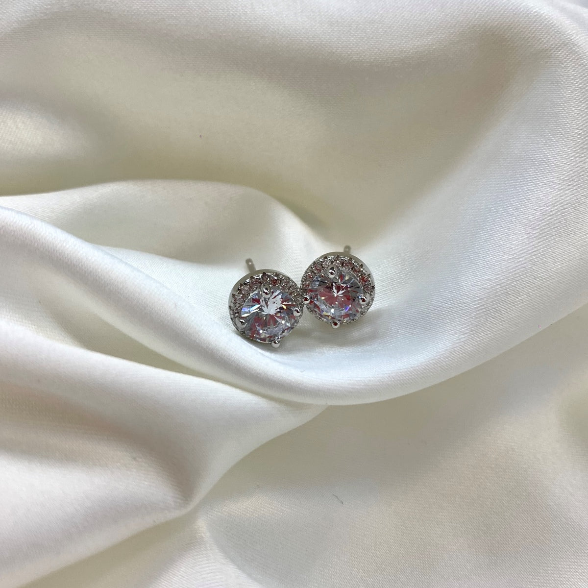 [Elitejewels]Classic Princess Round Shape Earrings