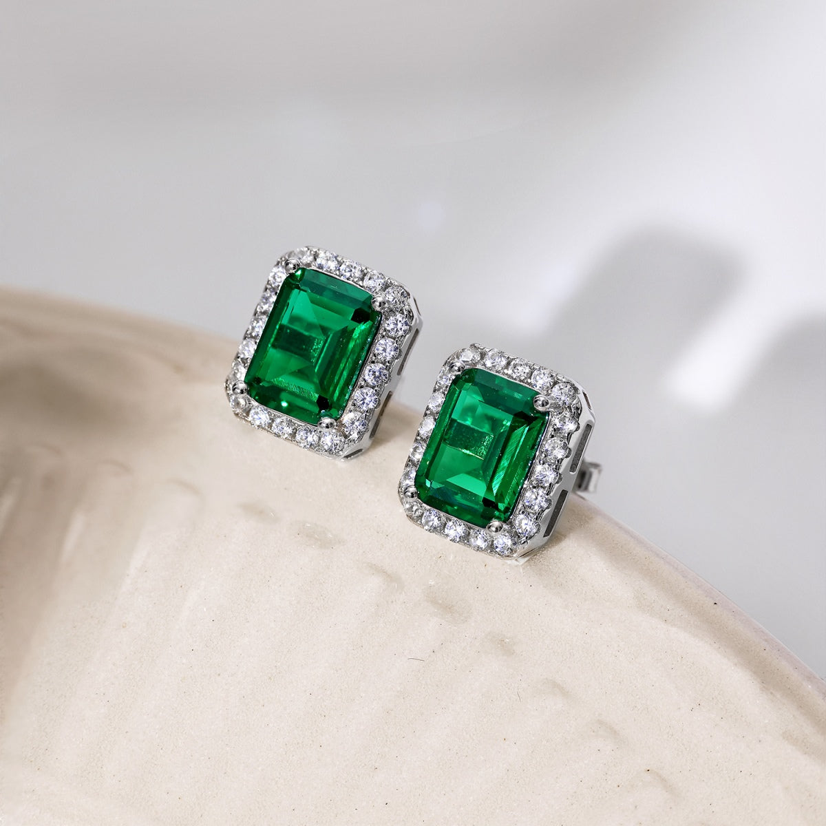 [Elitejewels]Luxurious Dainty Emerald Cut Banquet Earrings