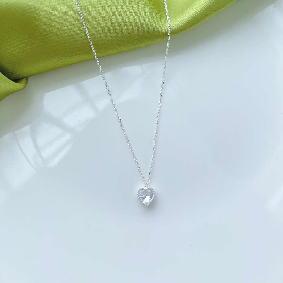 [Elitejewels]華やかなハート型ネックレス