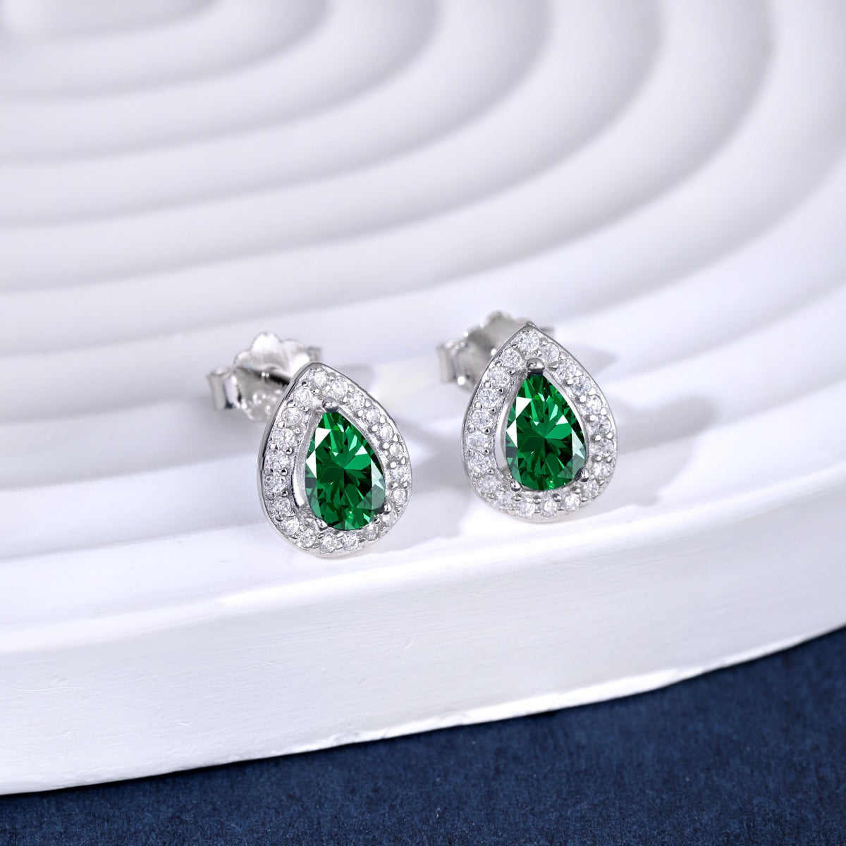 [Elitejewels]Luxurious Water Drop Shape Earrings