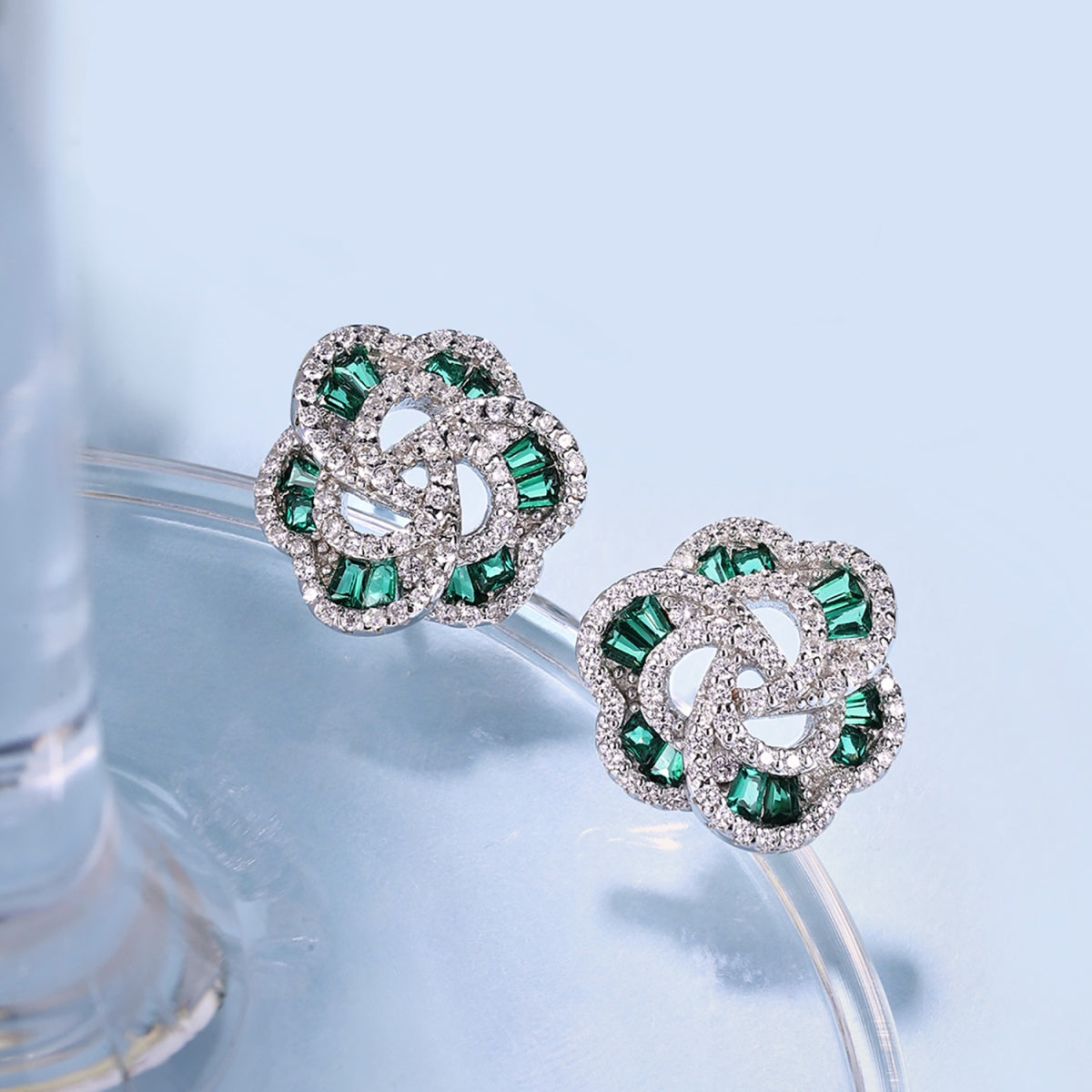 [Elitejewels]Exquisite Flower Shape Daily Earrings