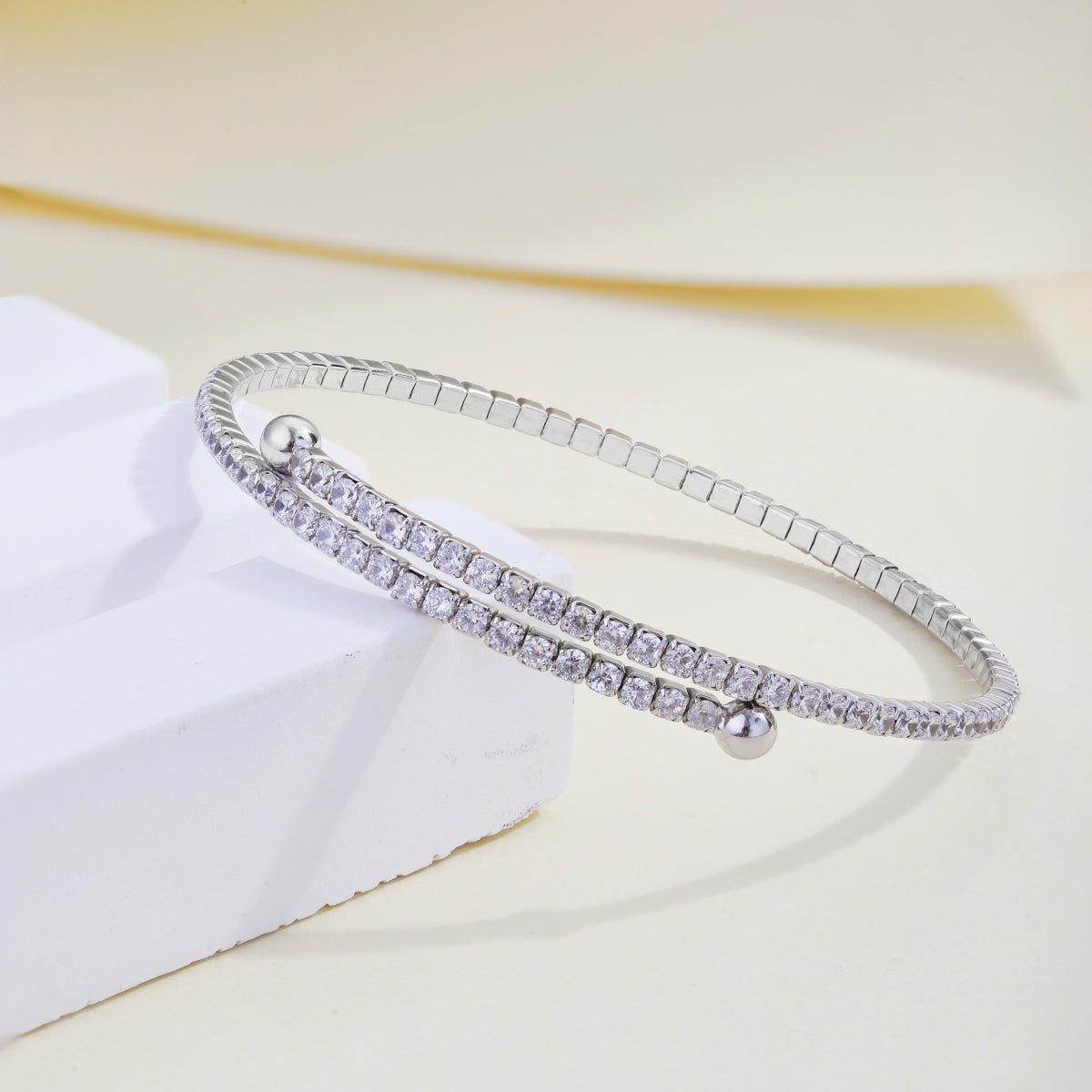 [Elitejewels]Row of Diamonds Round Fashion Bracelet