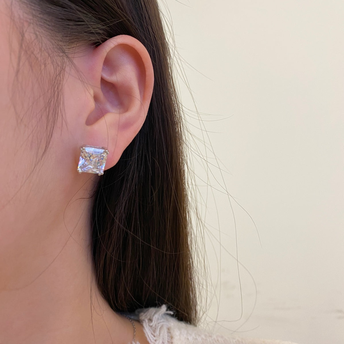 [Elitejewels]Delicate Square Shape Earrings