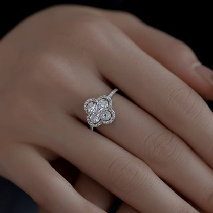 [Elitejewels]Luxurious Eternity Flower Shape Banquet Ring