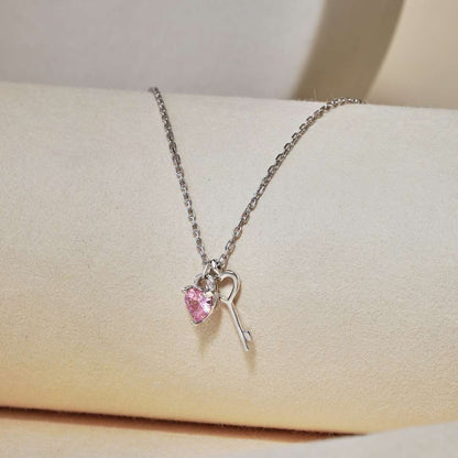 [Elitejewels]Unique Heart Shape Key Pendent Necklace