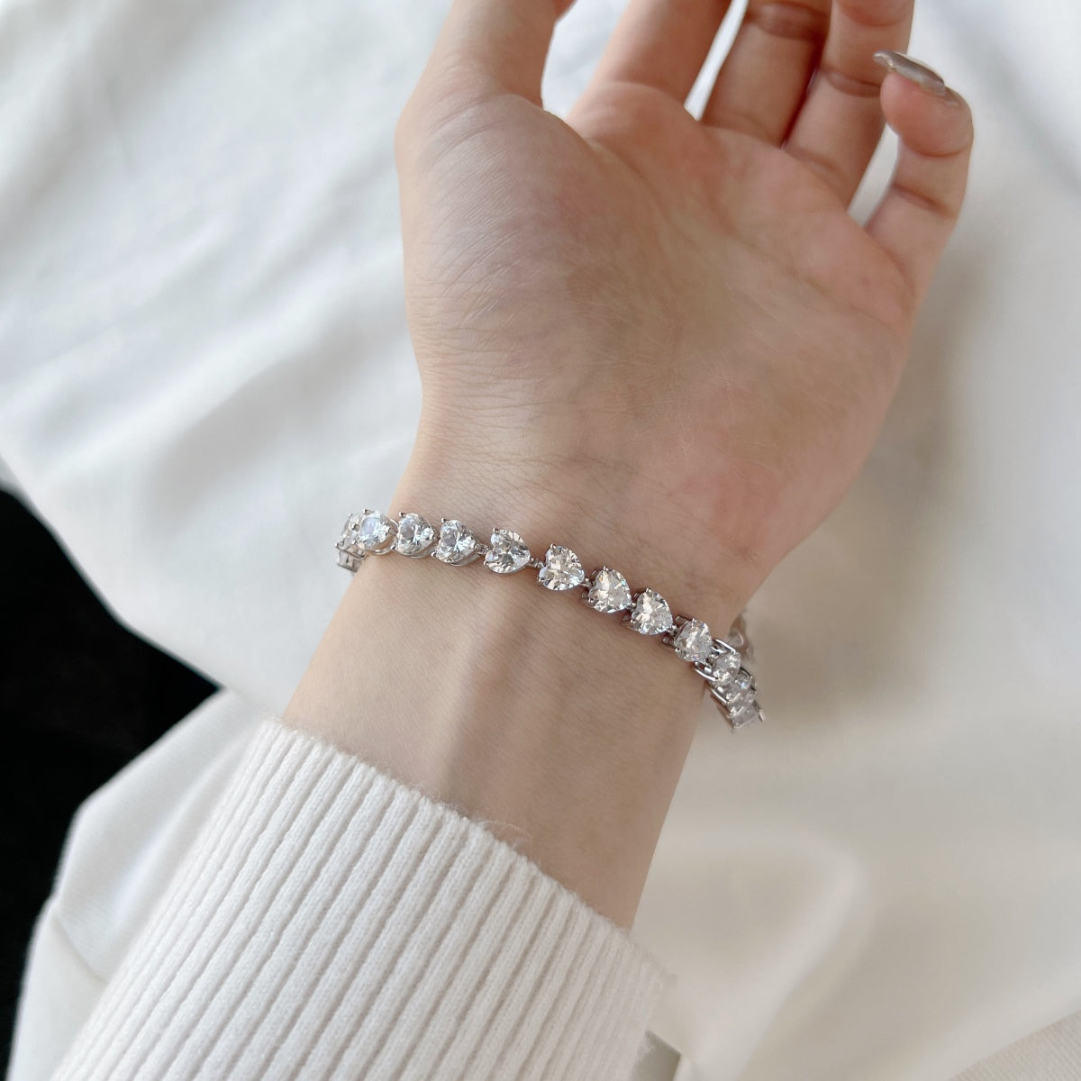 [Elitejewels]0.75 Carat Elegant Romantic Heart Shape Lover Bracelet