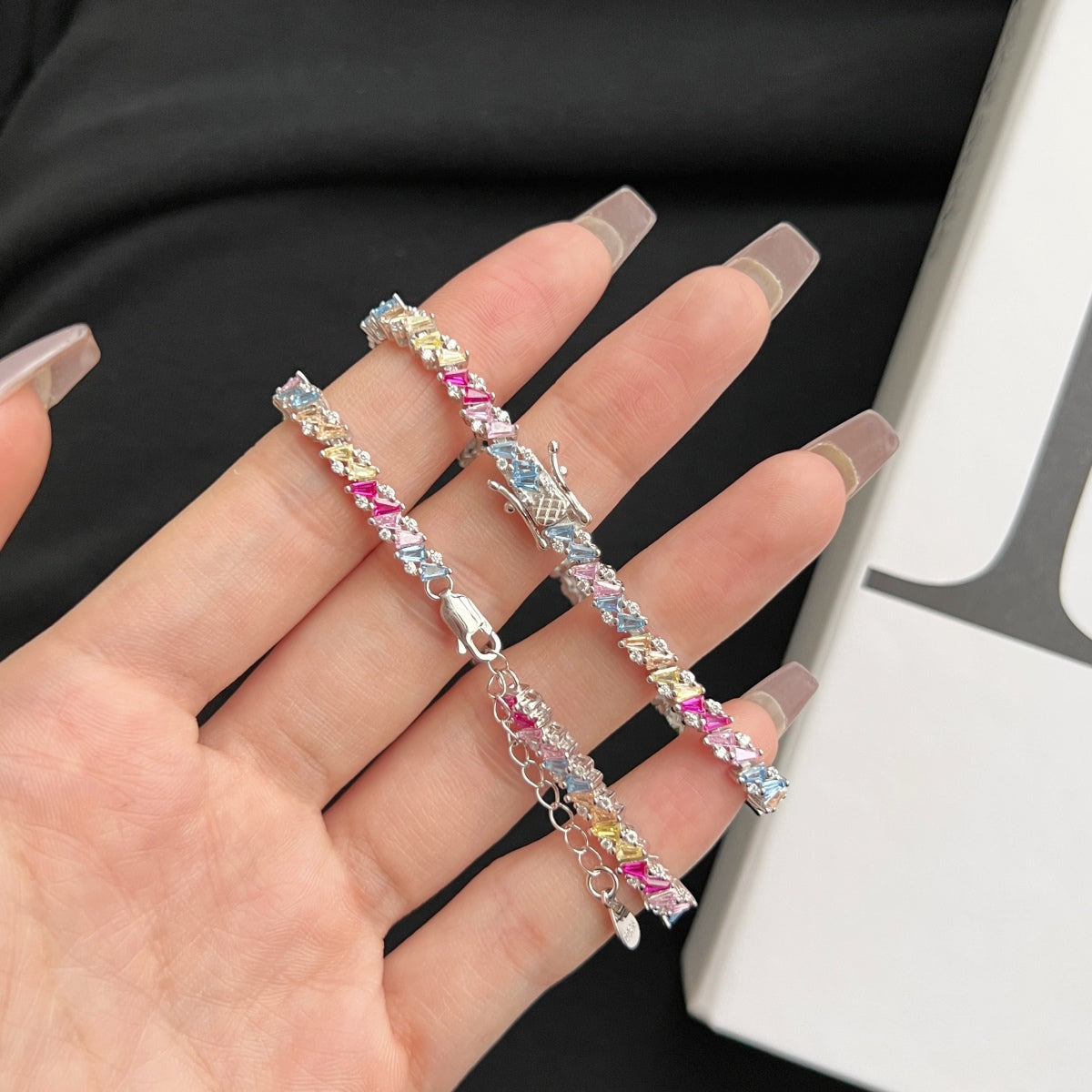 [Elitejewels]Ornate Sparkling Multi Cut Party Bracelet