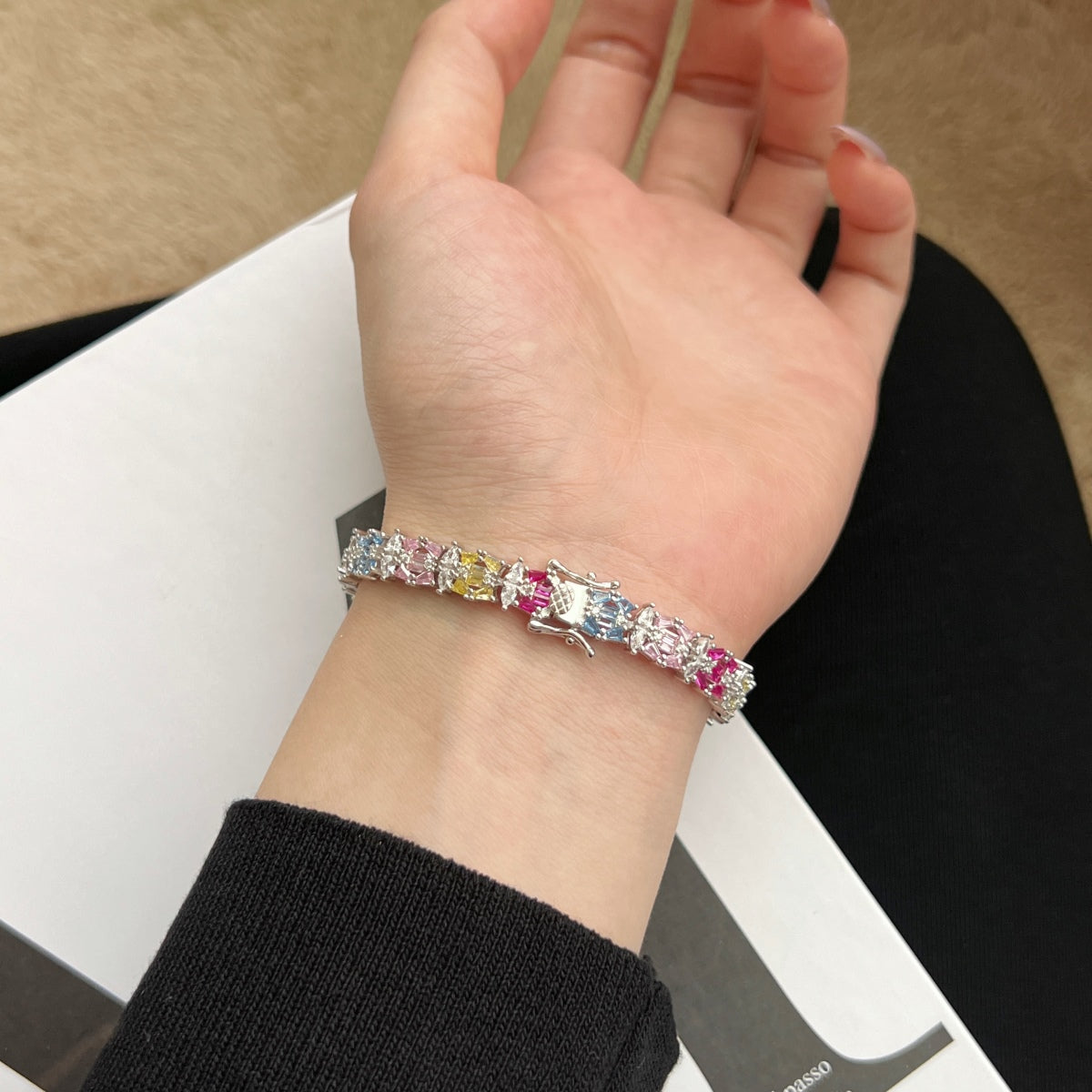 [Elitejewels]Delicate Colorful Multi Cut Party Bracelet