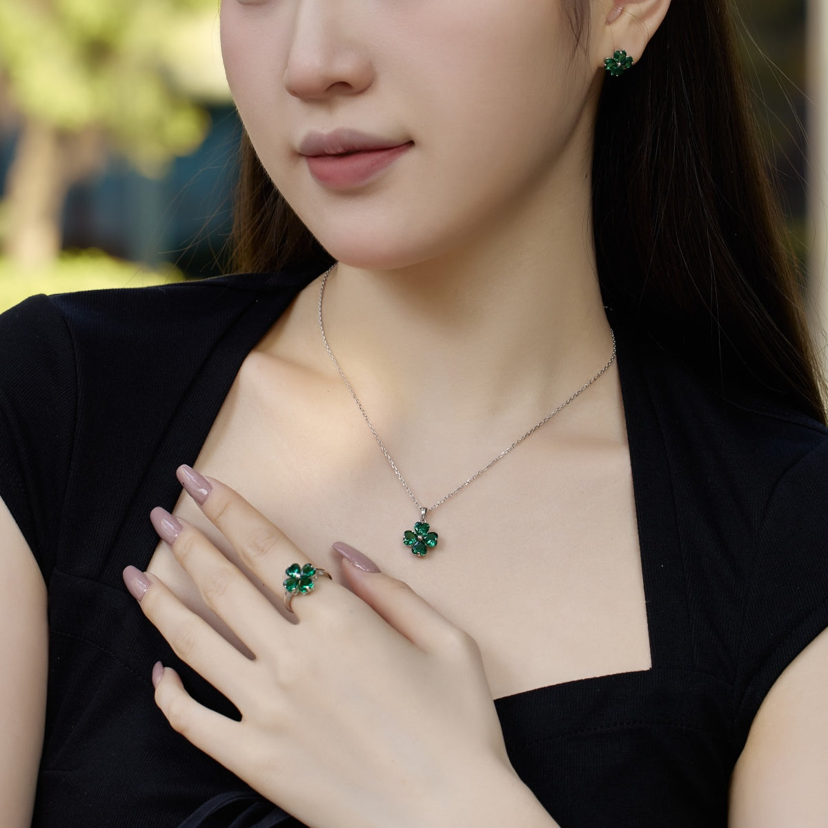 [Elitejewels]Heart-Shaped Four-Leaf Clover Bead Necklace