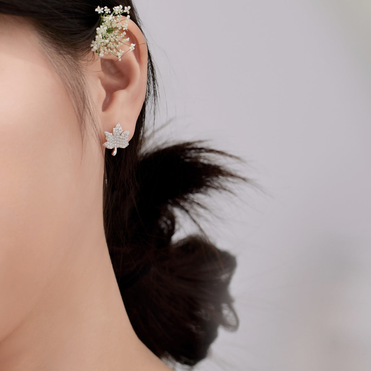 [Elitejewels]Exquisite Maple Leaf Design Earrings