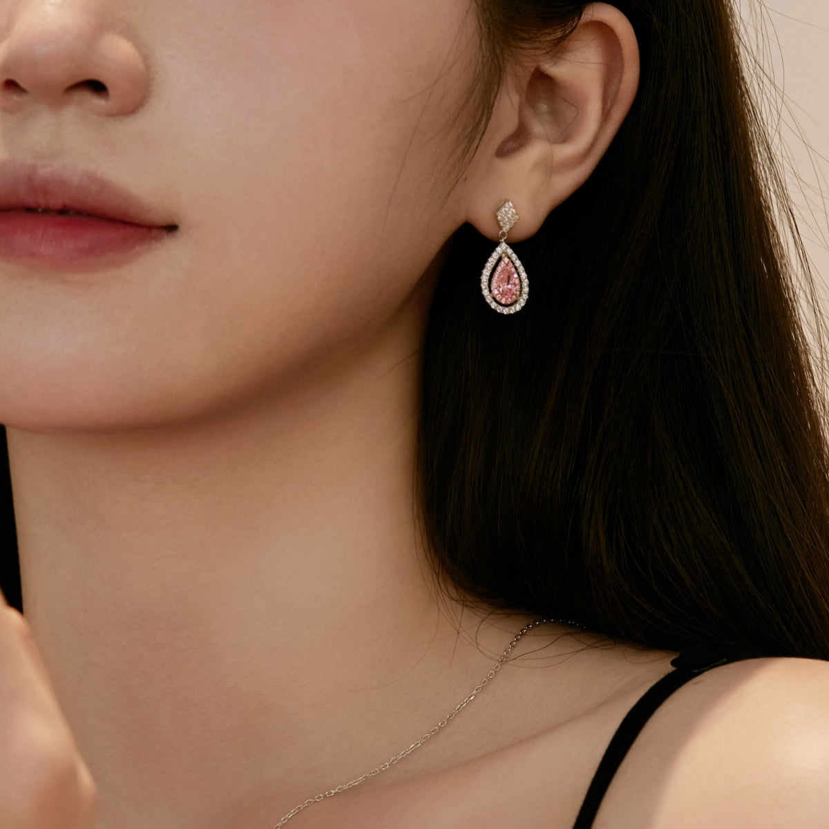 [Elitejewels]Ornate Delicate Water Drop Shape Banquet Earrings