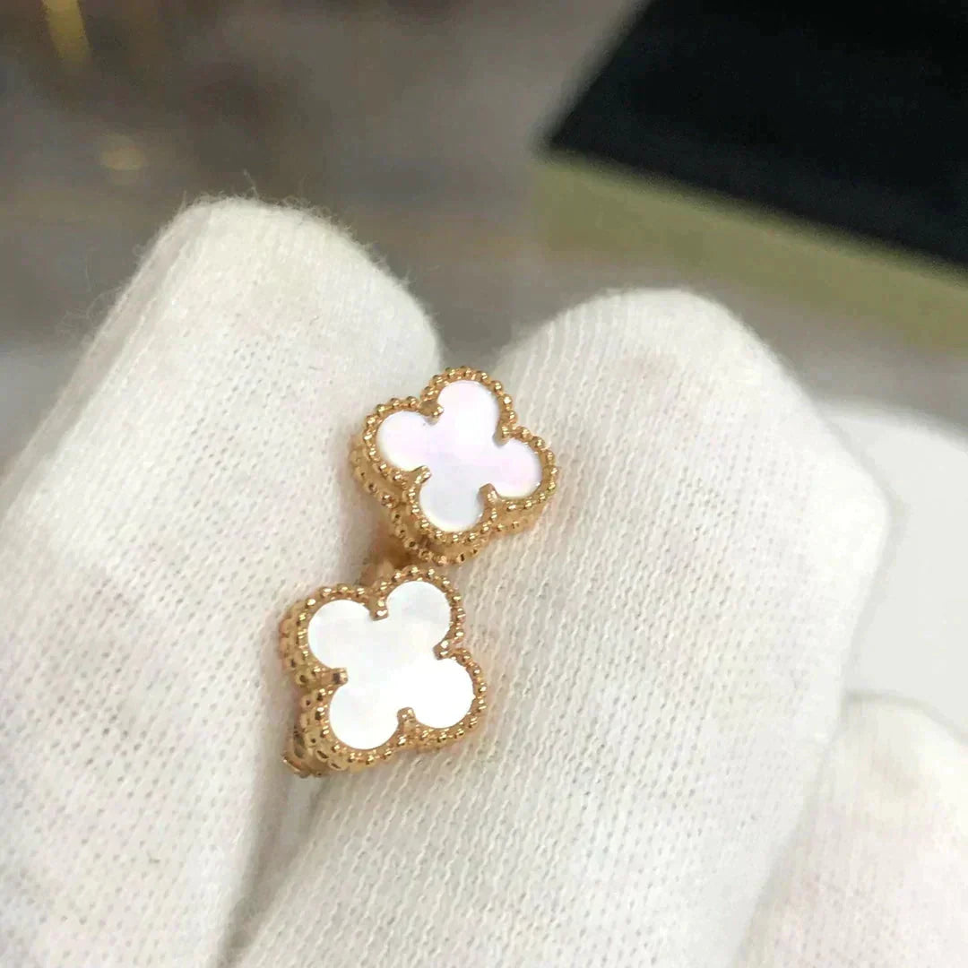 [Elitejewels]CLOVER MINI 9.5MM WHITE MOP EARRINGS