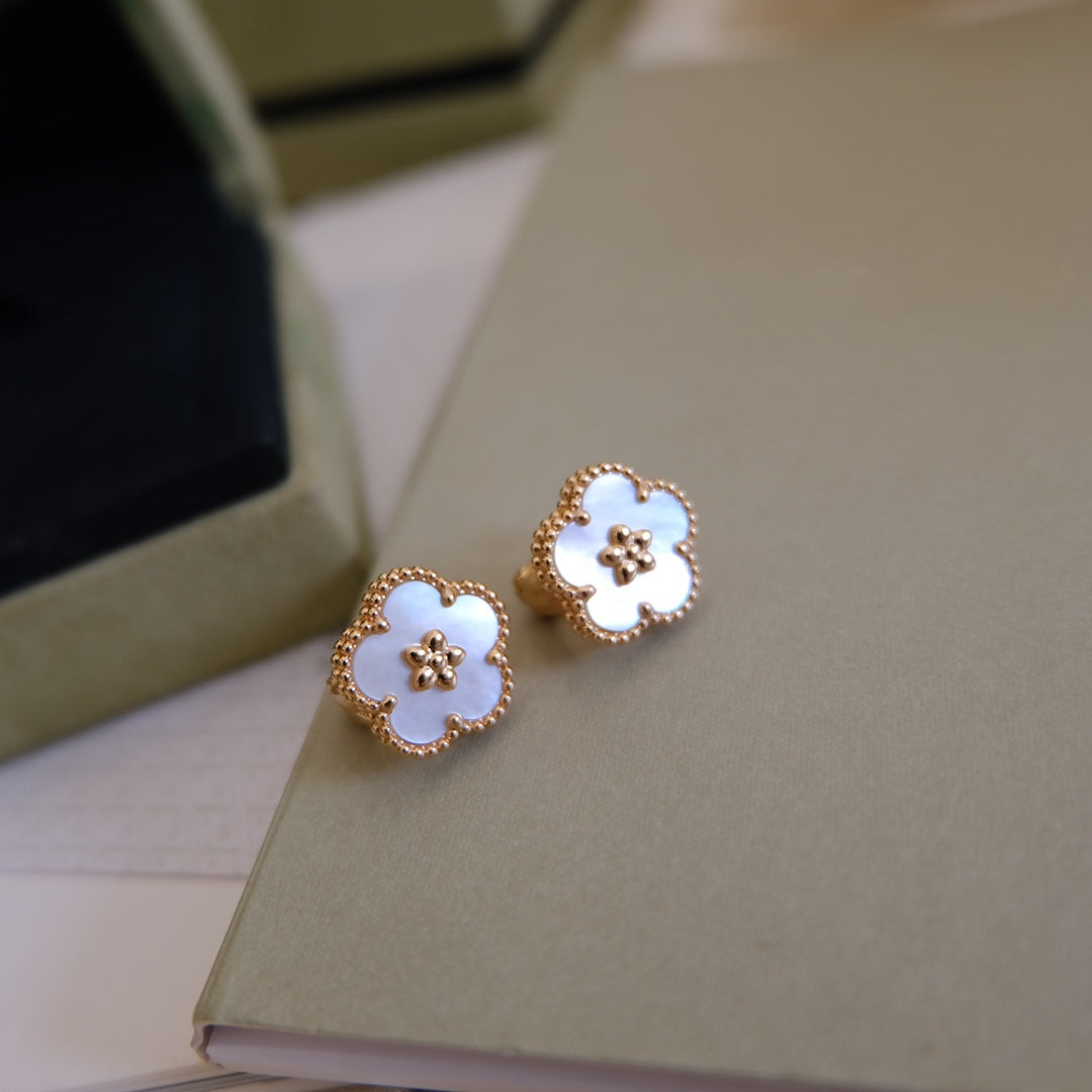 [Elitejewels]LUCKY PINK GOLD WHITE MOP EARRINGS