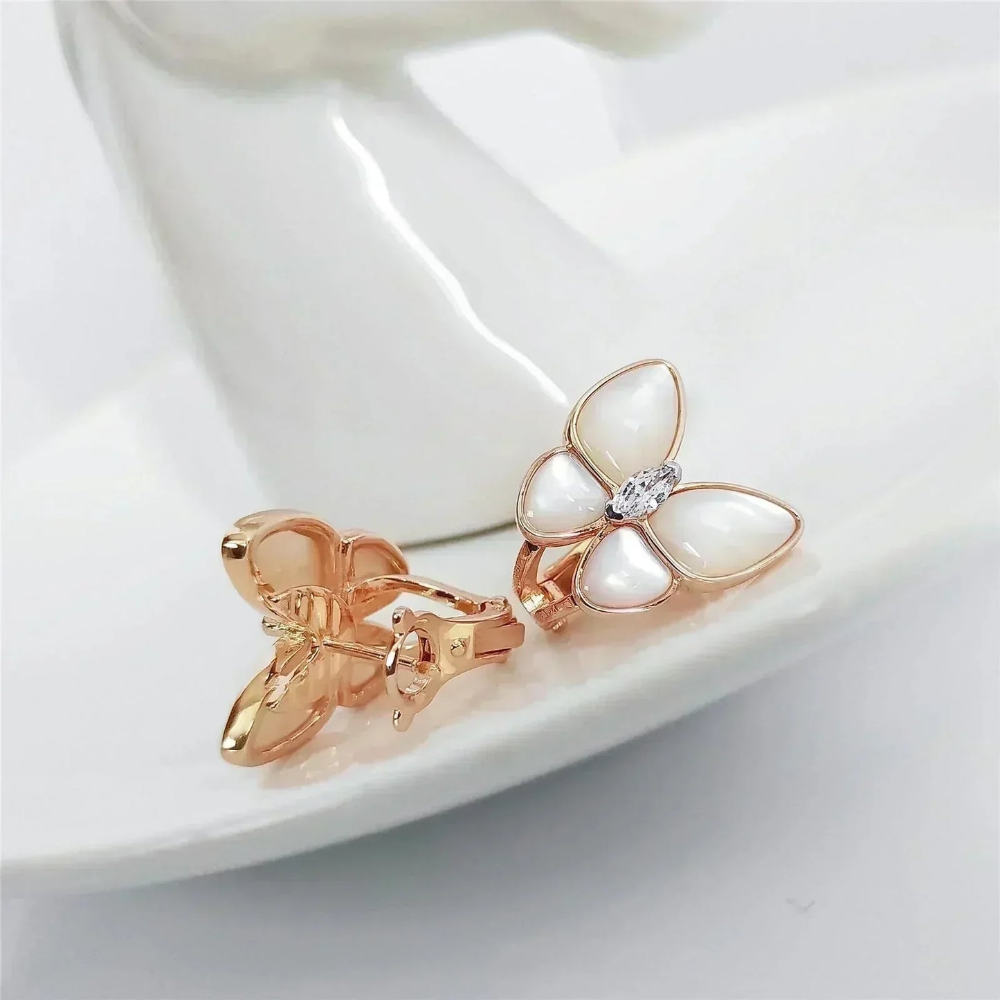 [Elitejewels]BUTTERFLY MOP DIAMOND EARRINGS