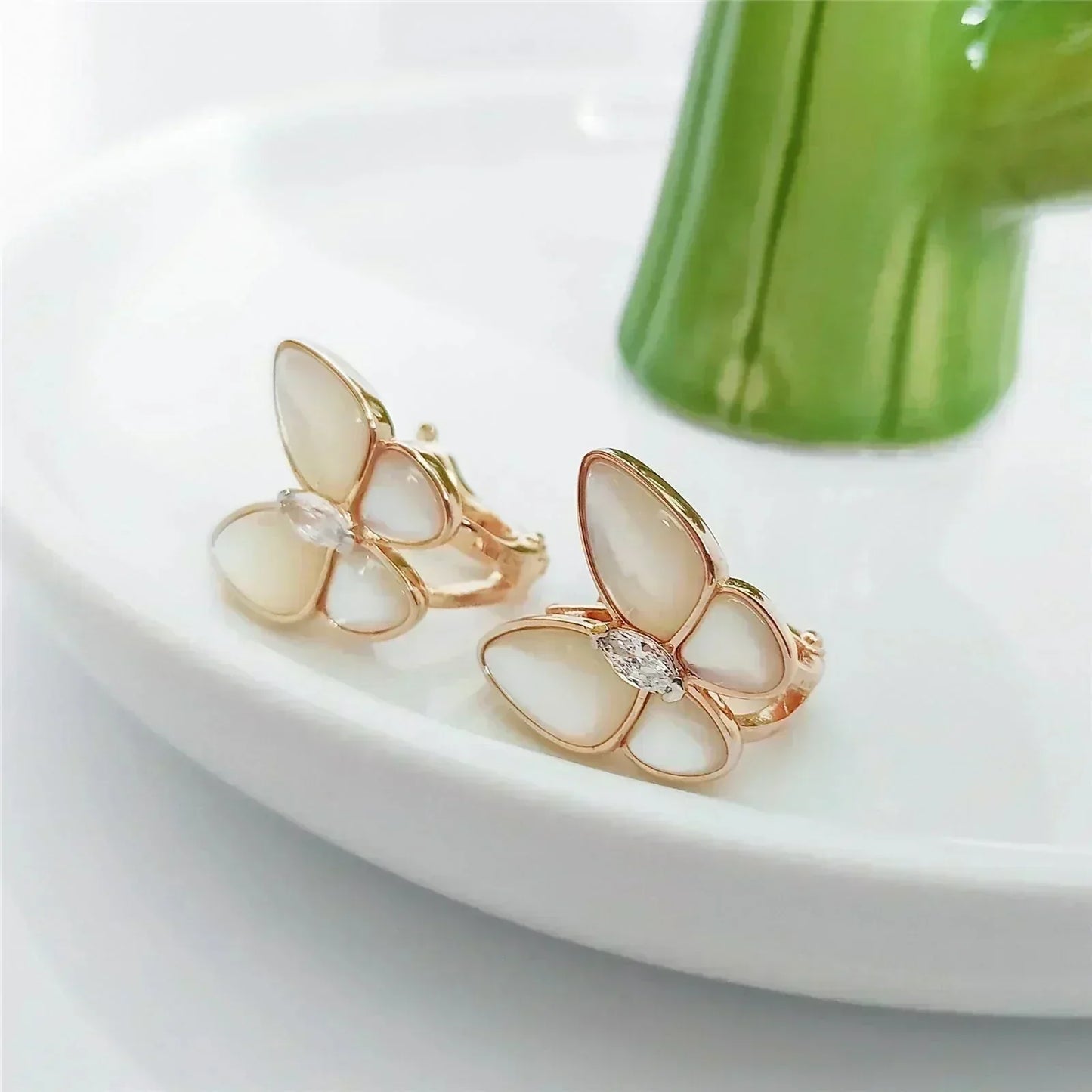 [Elitejewels]BUTTERFLY MOP DIAMOND EARRINGS