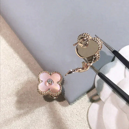 [Elitejewels]クローバー ミディアム 1 モチーフ ピンク モップ ダイヤモンド イヤリング