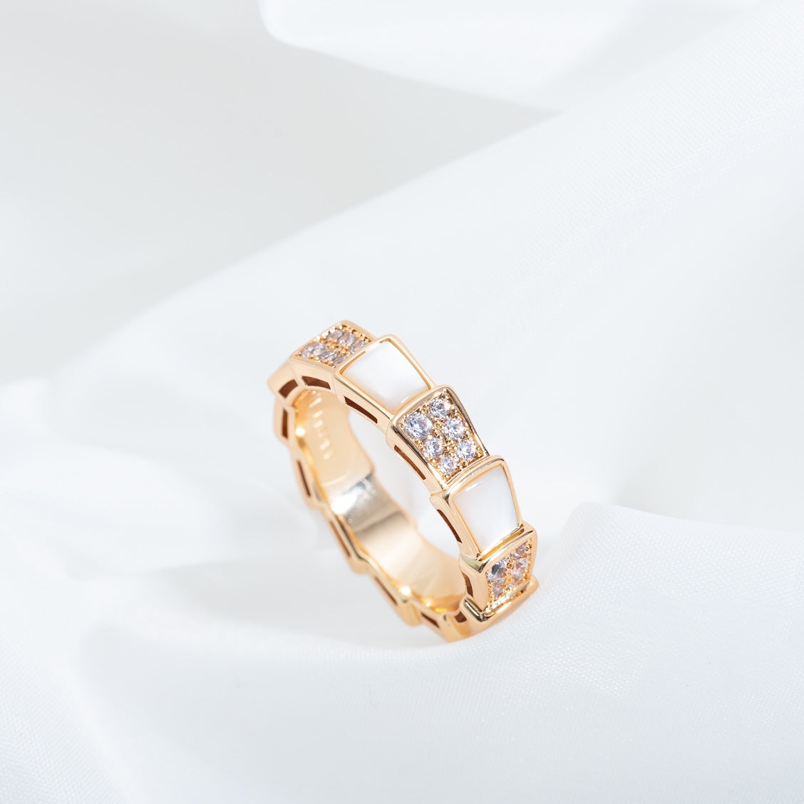 [Elitejewels]SERPENTI RING PINK GOLD MOP DIAMOND PAVED 4MM