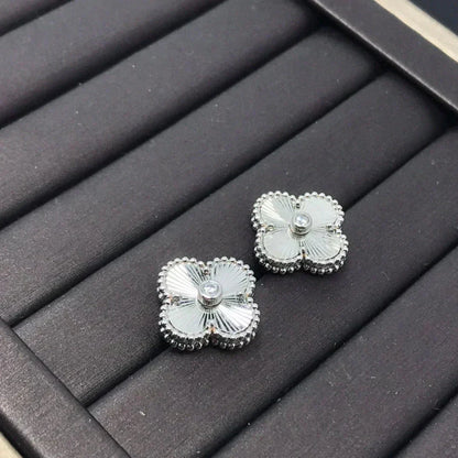 [Elitejewels]CLOVER MINI 9.5MM LASER EARRINGS