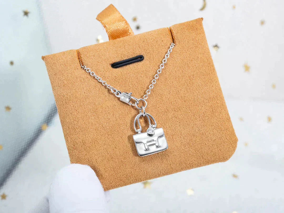 [Elitejewels]AMULETTE PEDANT SILVER NECKLACE