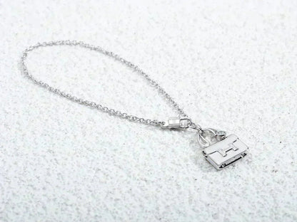 [Elitejewels]AMULETTE PEDANT SILVER NECKLACE