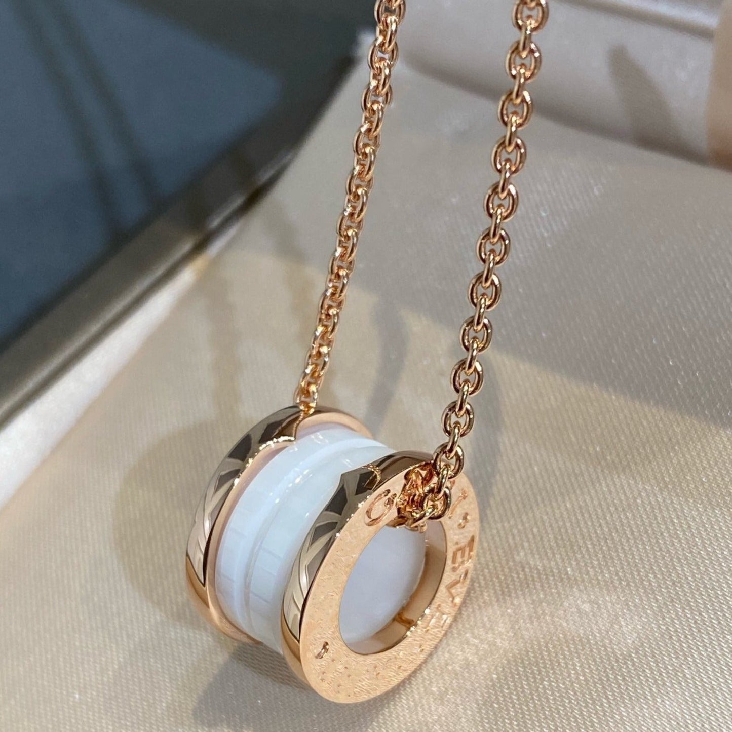 [Elitejewels]ZERO 1 WHITE CERAMIC PINK GOLD NECKLACE