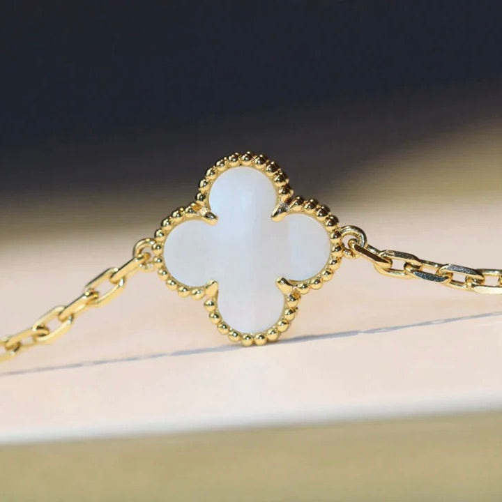 [Elitejewels]CLOVER 20 MOTIFS WHITE MOP NECKLACE