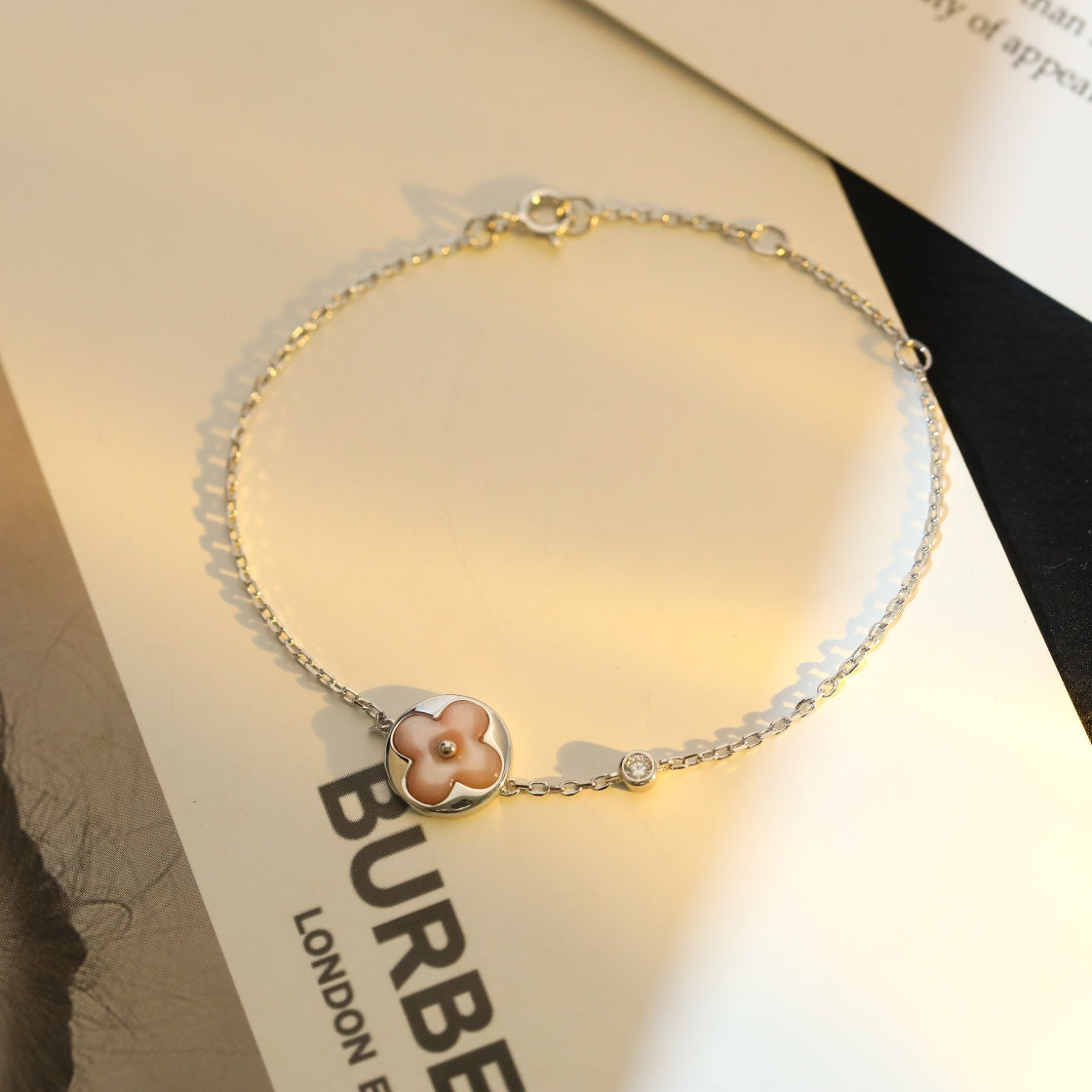 [Elitejewels]SUN MOTIF PINK MOP SILVER BRACELET