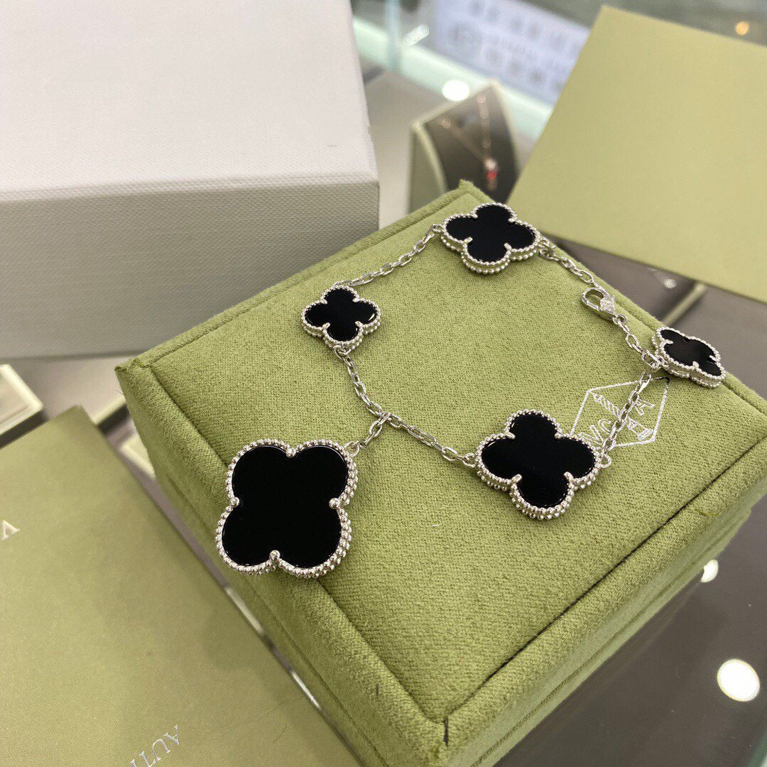 [Elitejewels]CLOVER 5 MOTIFS SIVLER ONYX BRACELET