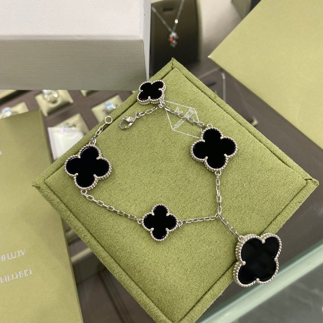 [Elitejewels]CLOVER 5 MOTIFS SIVLER ONYX BRACELET