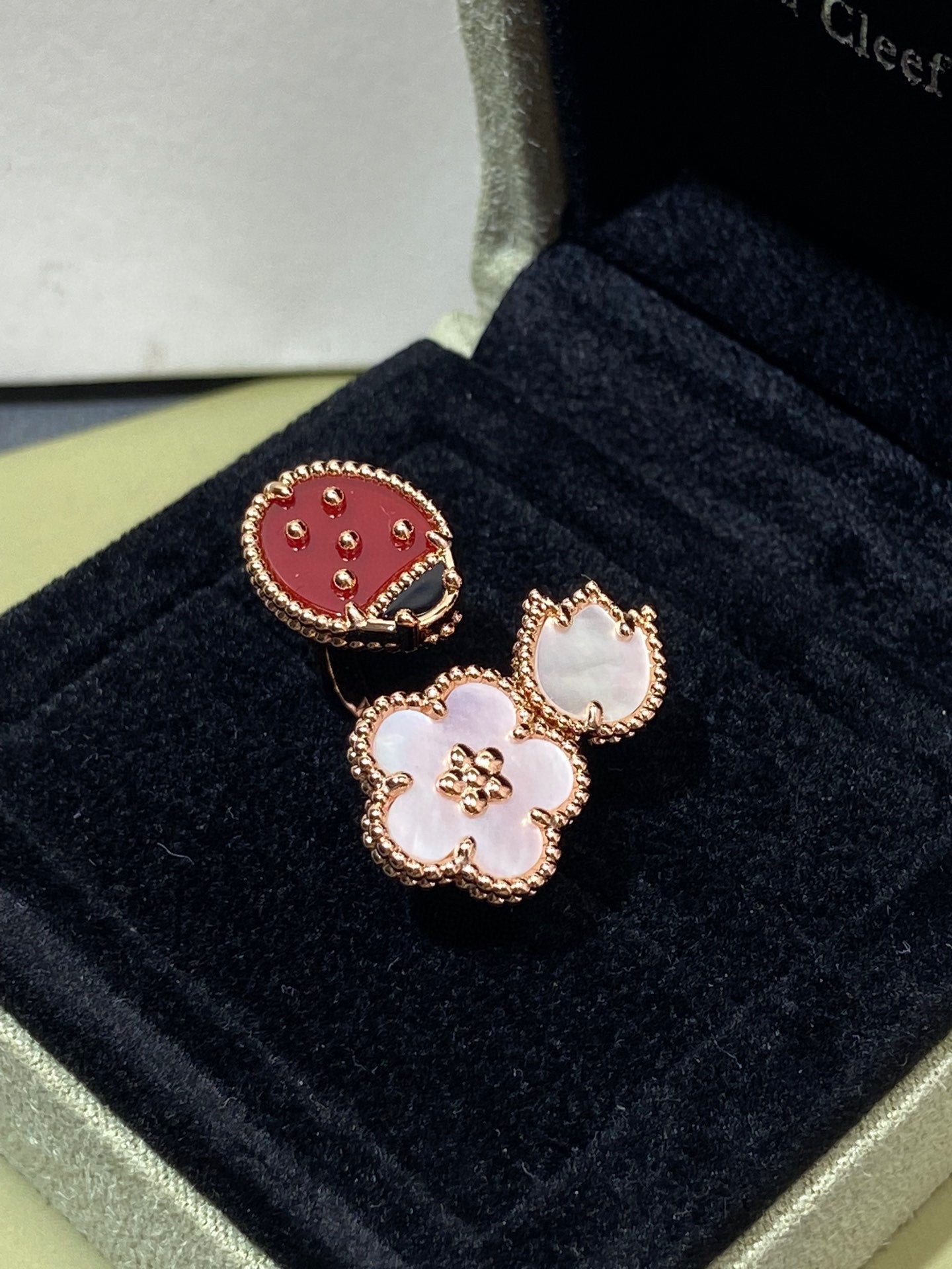 [Elitejewels]LUCKY 3 MOTIF ROSE GOLD RING