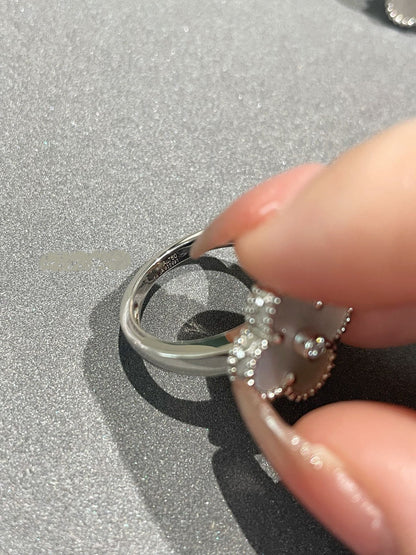 [Elitejewels]CLOVER SILVER MOP DIAMOND RING