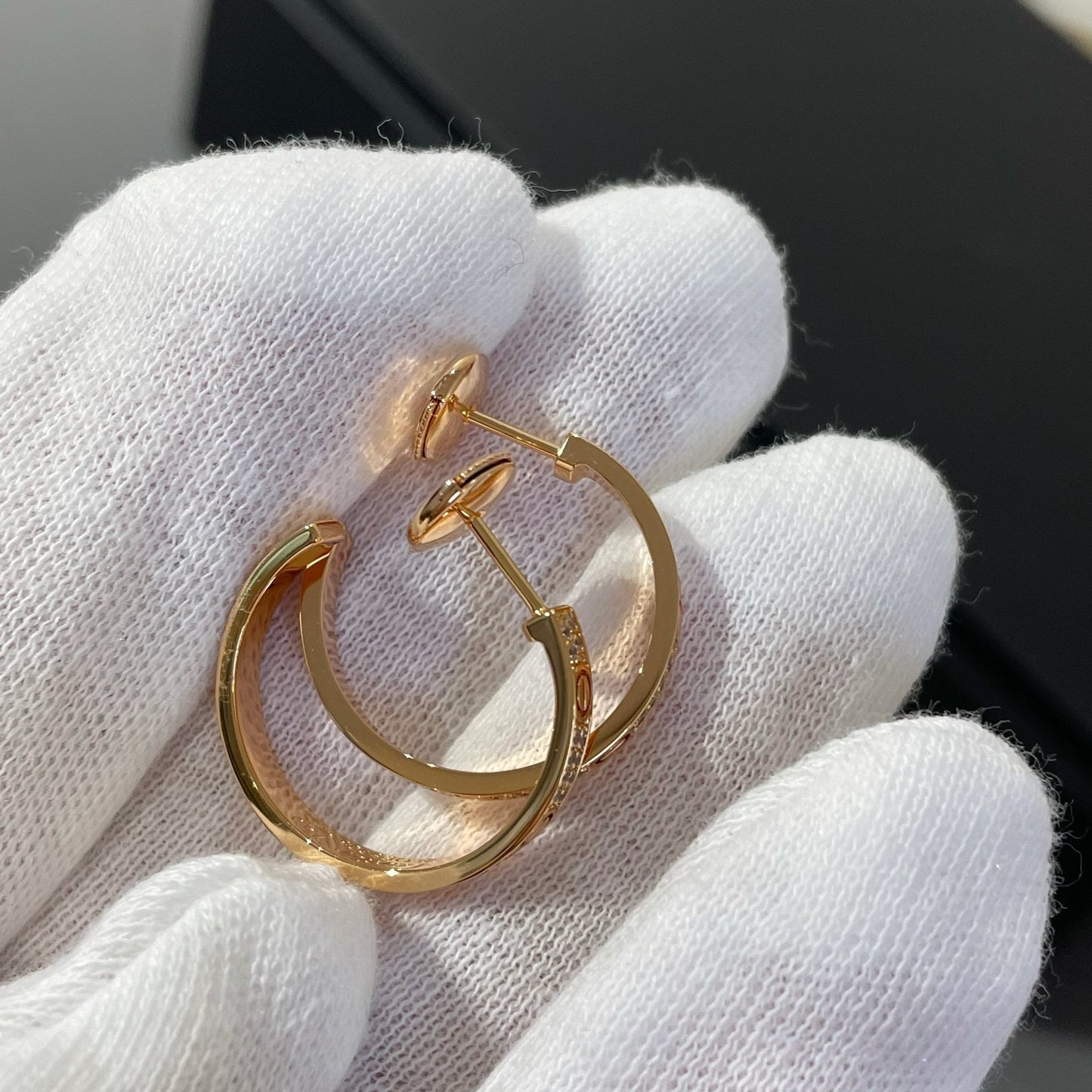 [Elitejewels]LOVE DIAMOND PINK GOLD HOOP EARRINGS