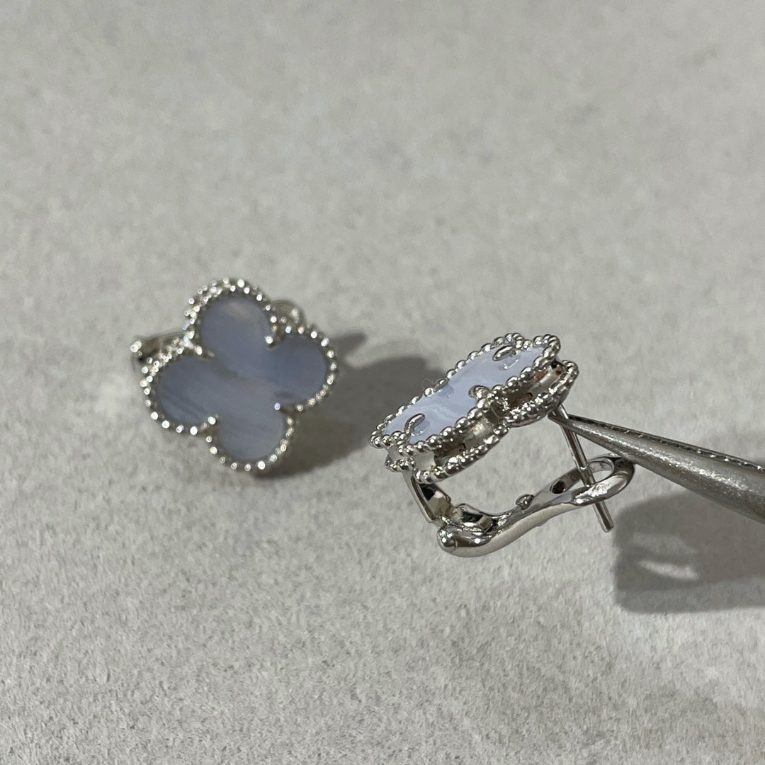 [Elitejewels]CLOVER CHALCEDONY SILVER STUD EARRINGS