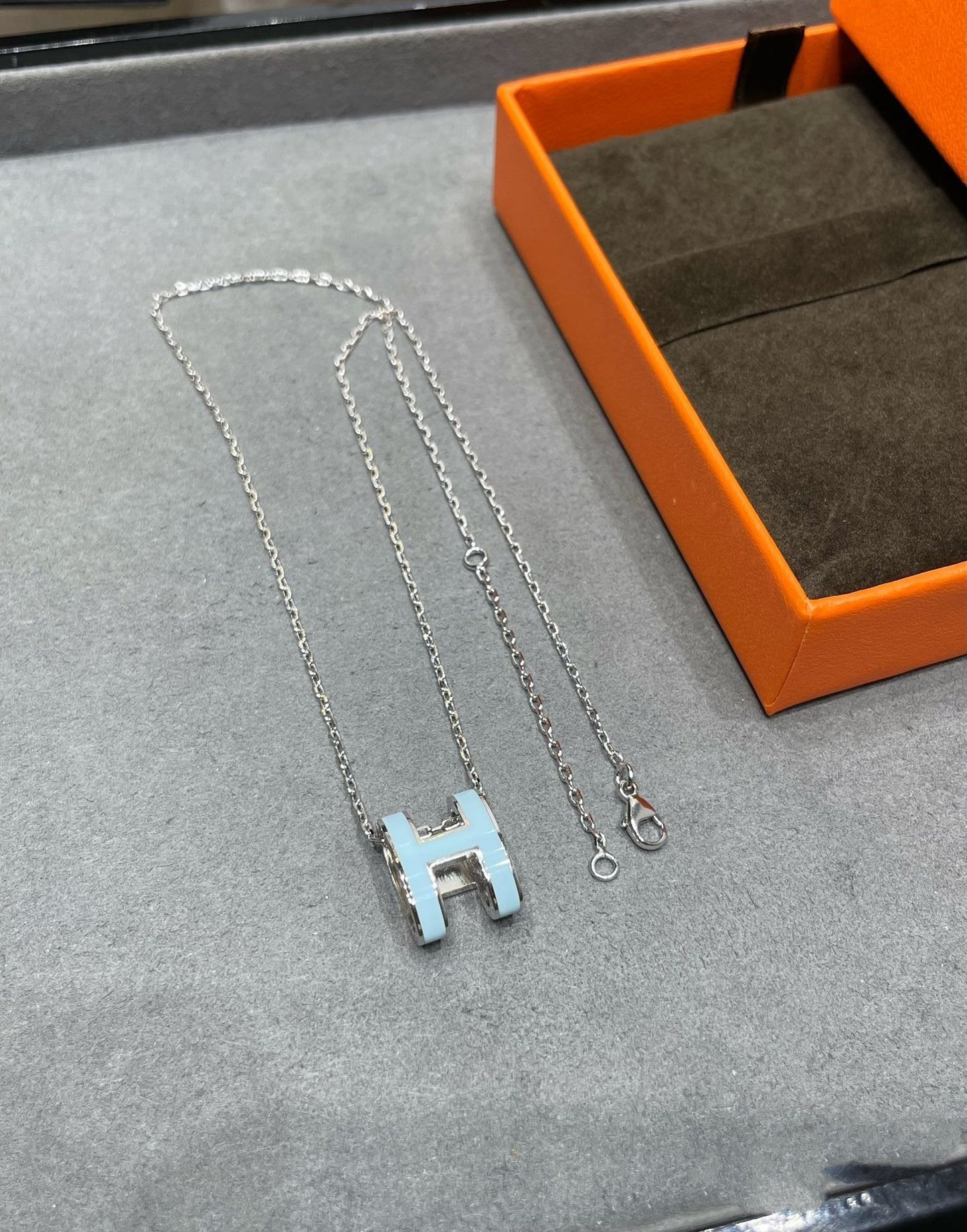 [Elitejewels]POP H SKY BLUE NECKLACE