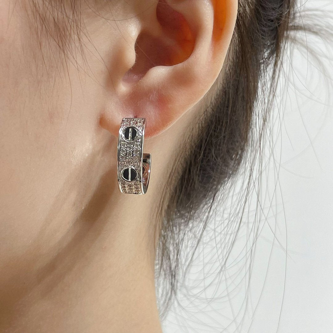 [Elitejewels]LOVE CERAMIC DIAMOND PAVED SILVER EARRINGS