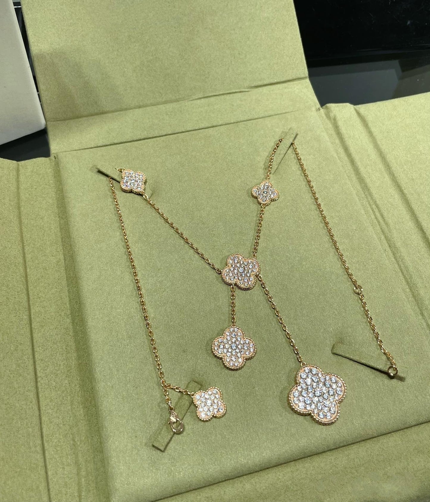 [Elitejewels]クローバー 6モチーフ ダイヤモンド パヴェネックレス