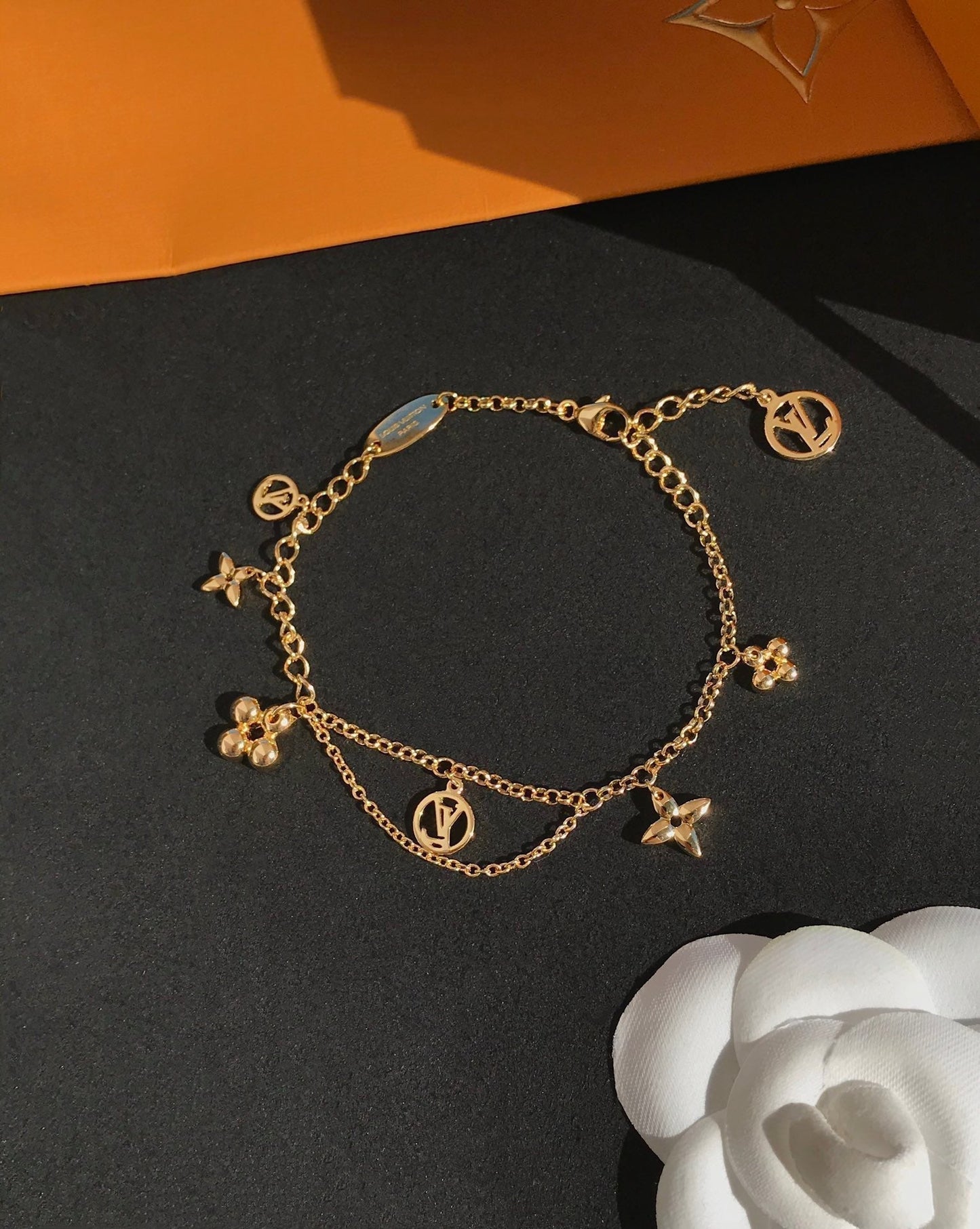 [Elitejewels]BLOOMING PINK GOLD MOP BRACELET