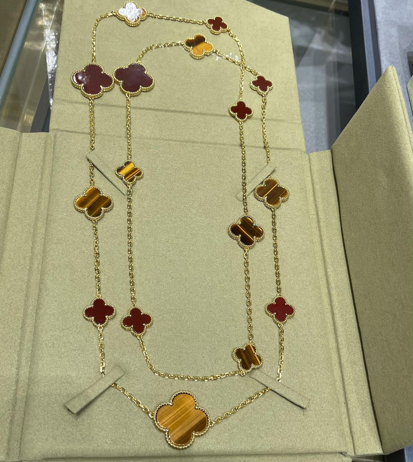 [Elitejewels]CLOVER 16 MOTIF CARNELIAN TIGER EYE ROSE GOLD NECKLACE