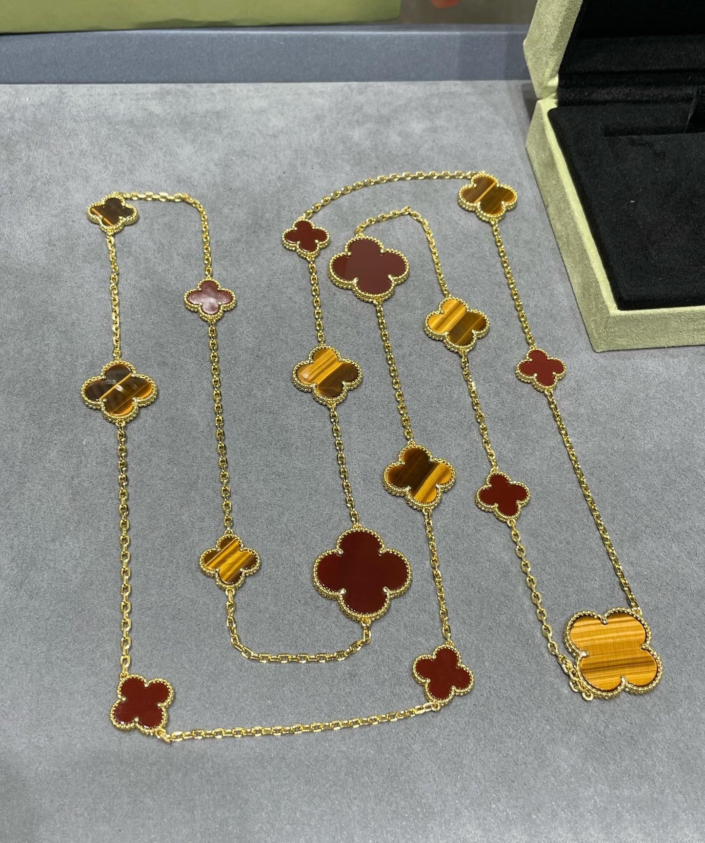 [Elitejewels] KLEEBLATT 16 MOTIV KARNEOL TIGERAUGE ROSÉGOLD HALSKETTE