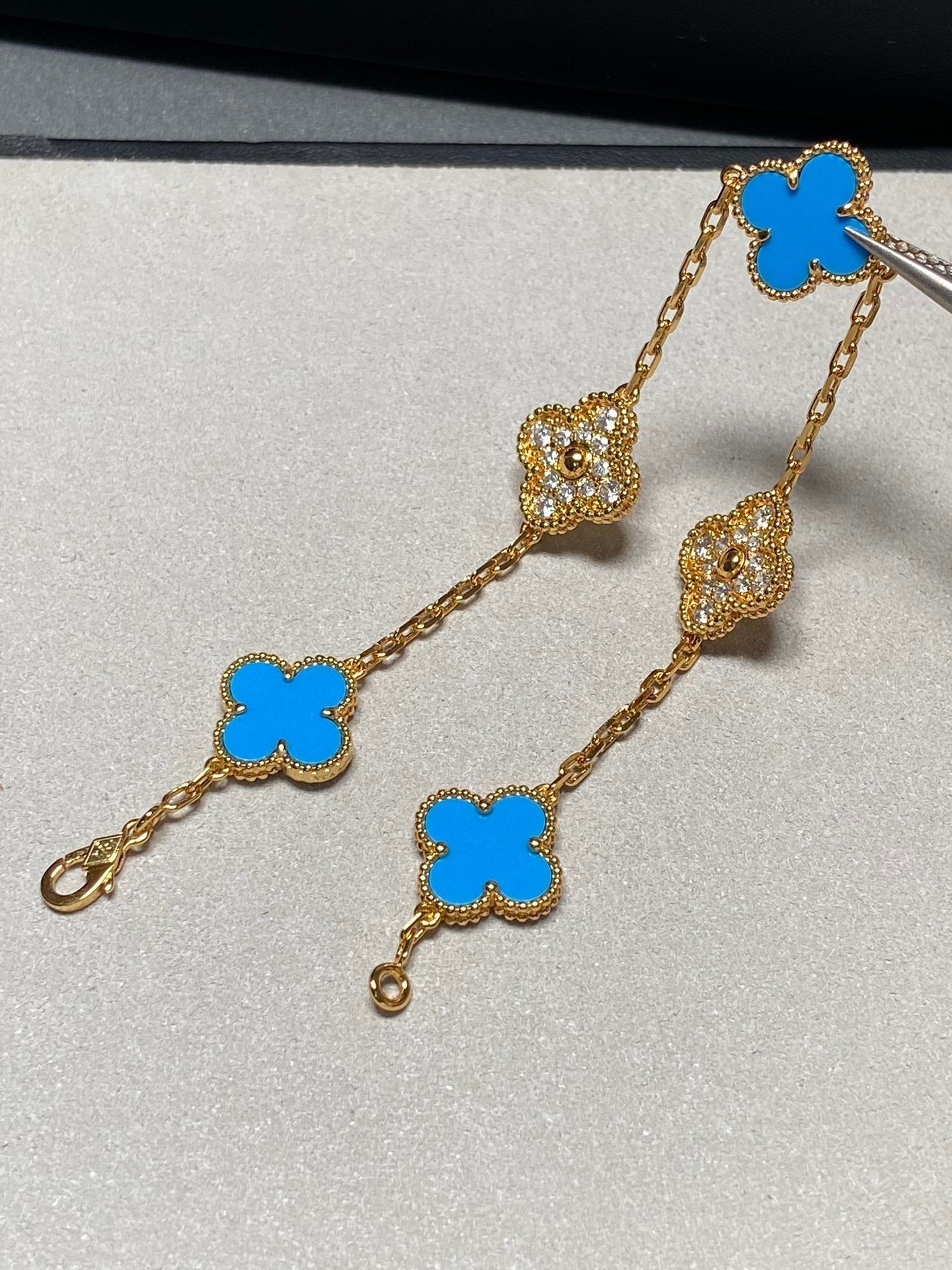 [Elitejewels]CLOVER 5 MOTIF BLUE CHALCEDONY DIAMOND GOLD BRACELET