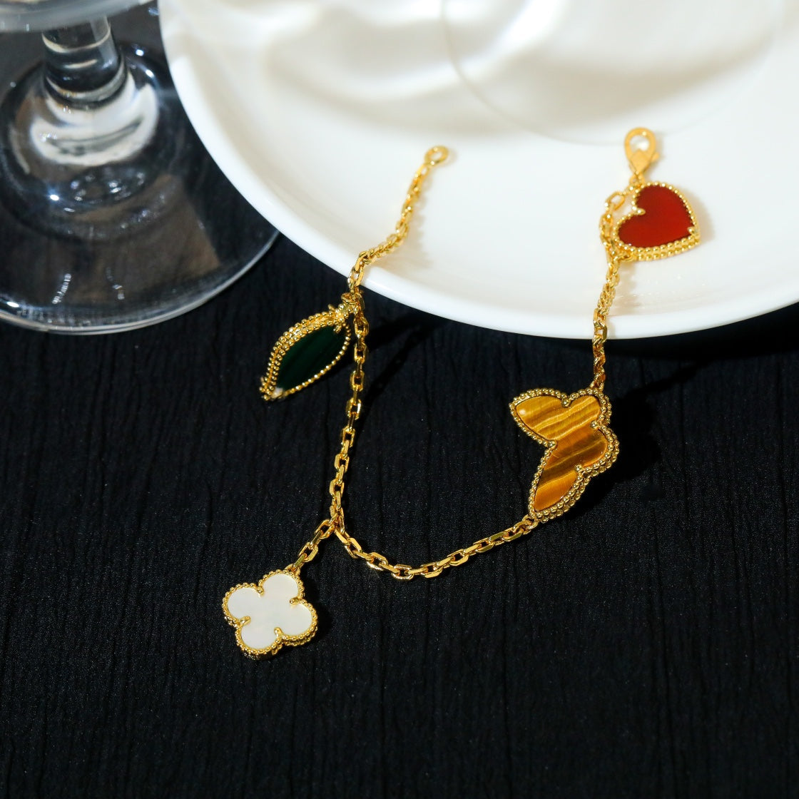 [Elitejewels]LUCKY SPRING 5 MOTIF GOLD BRACELET