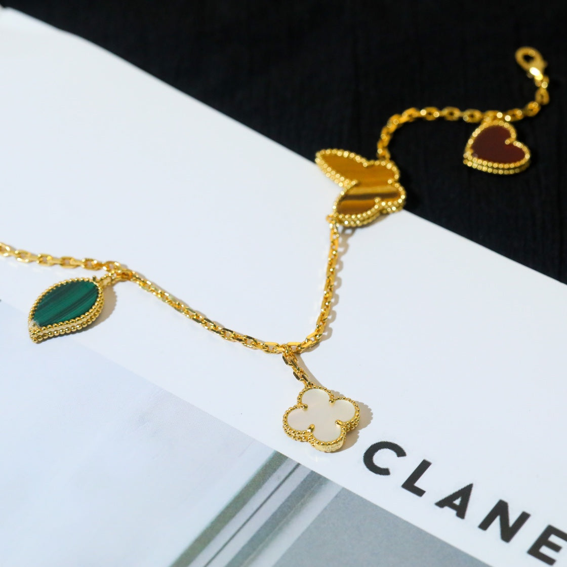 [Elitejewels]LUCKY SPRING 5 MOTIF GOLD BRACELET