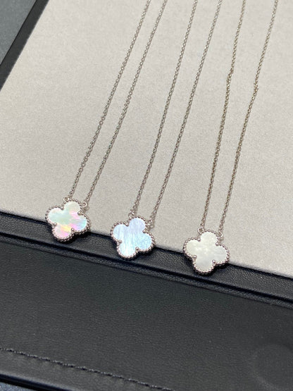 [Elitejewels]CLOVER 15MM WHITE MOP NECKLACE